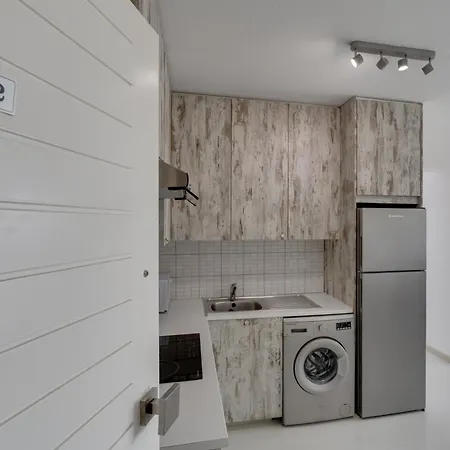 Elisabeth Salt Views 200m From Makenzy Larnaca