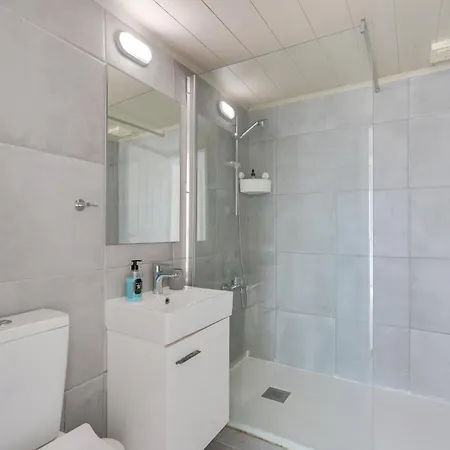 Elisabeth Salt Views 200m From Makenzy *