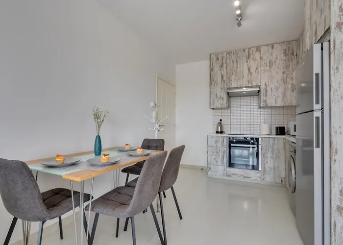 Case de vacanță Elisabeth Salt Views 200m From Makenzy Larnaca