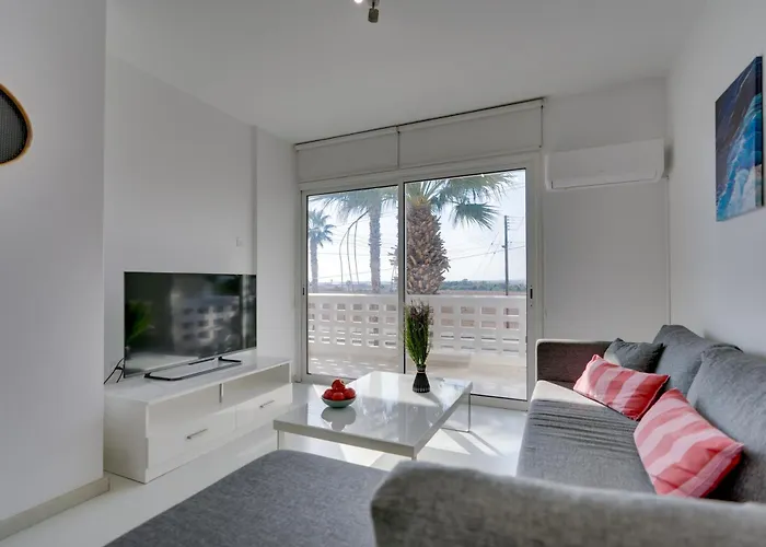 Elisabeth Salt Views 200m From Makenzy * Ларнака