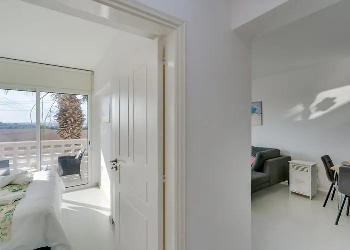 Дом отдыха Elisabeth Salt Views 200m From Makenzy