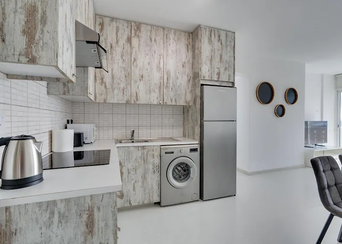 Дом отдыха Elisabeth Salt Views 200m From Makenzy