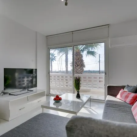 Elisabeth Salt Views 200m From Makenzy * Λάρνακα