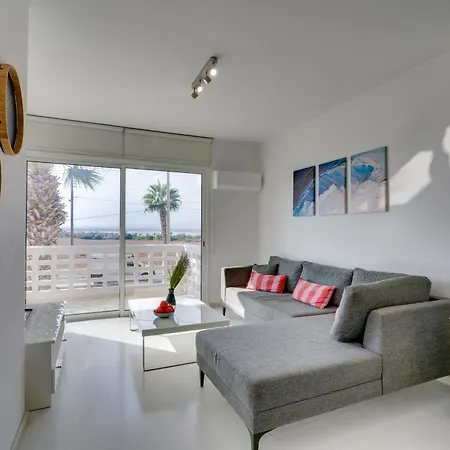 Elisabeth Salt Views 200m From Makenzy *